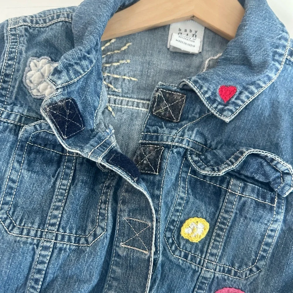 Vintage GAP Girls 3T Blue Denim Jacket Embroidered Colorful Patches Spring